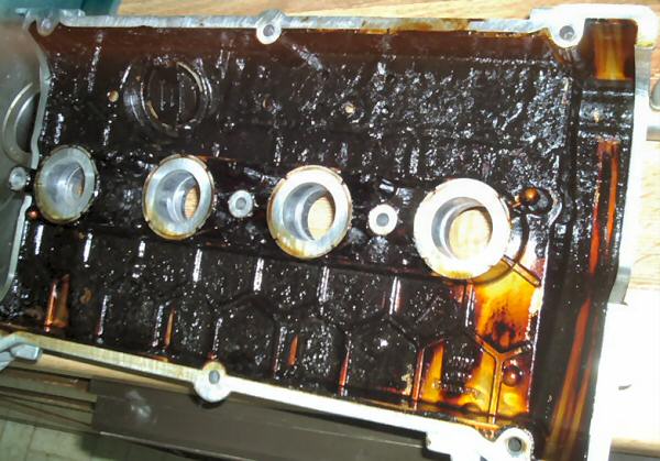 sludge baked onto the valve cover (Audi A4 1.8L)